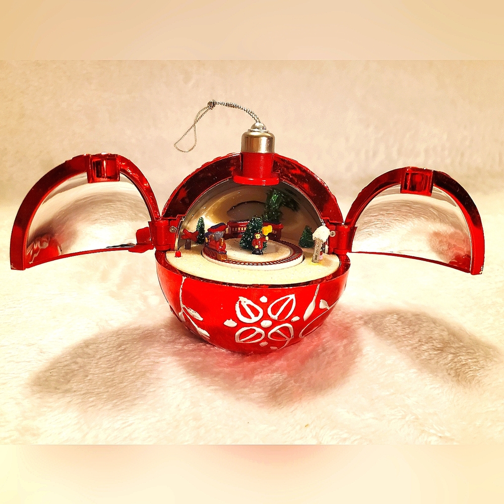🚫SOLD🚫Mr. Christmas Wind-Up Animated Musical Train Village Ornament. Works EUC